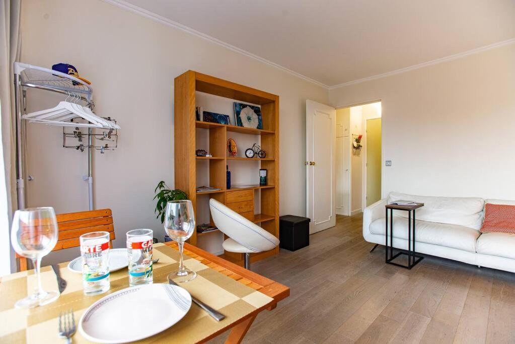 Studio With Balcony Paris Exteriör bild