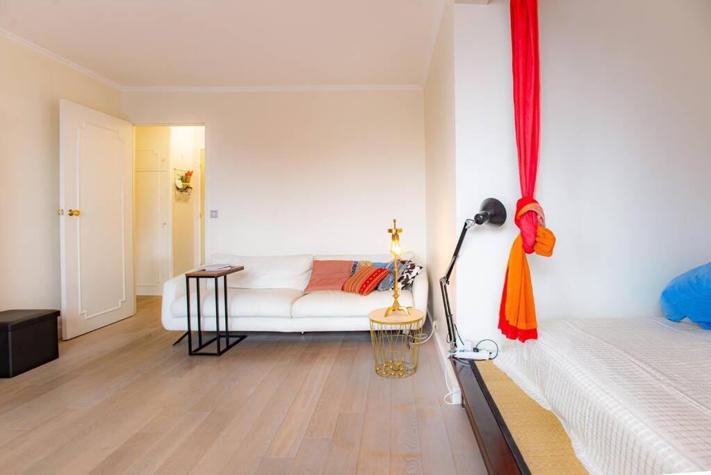 Studio With Balcony Paris Exteriör bild